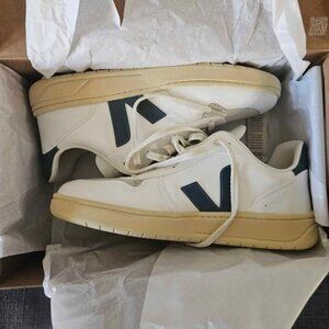 Veja V-10 CWL white size 10 (EUR 43)
